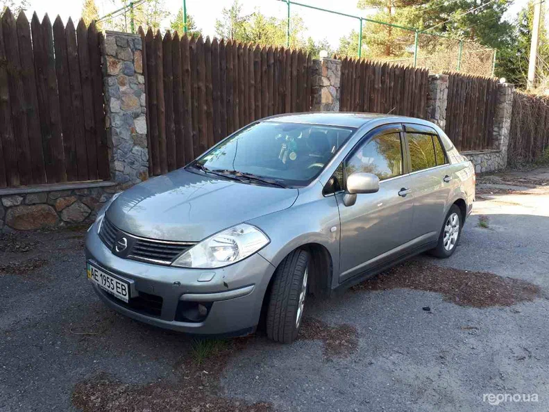 Nissan Tiida 2008
