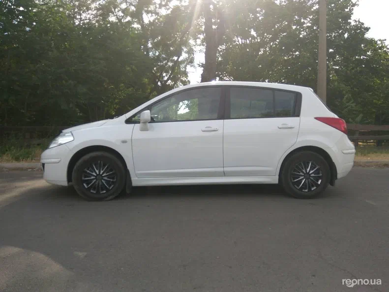 Nissan Tiida 2012