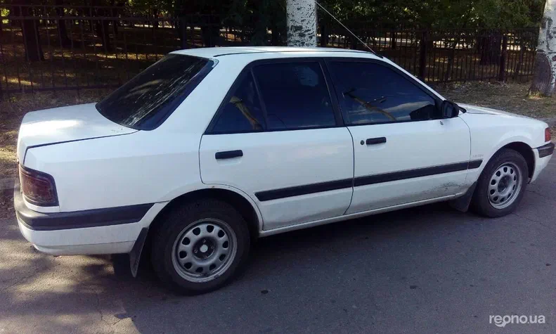 Mazda 323 1989