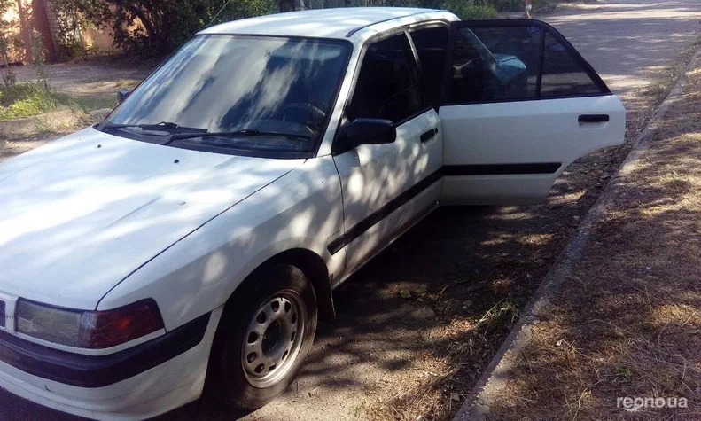 Mazda 323 1989