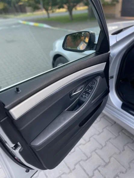 BMW 5 серія 2010 - 29