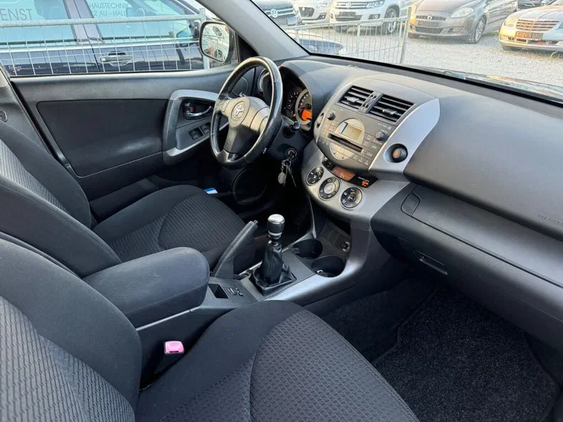 Toyota RAV4 2008 - 9