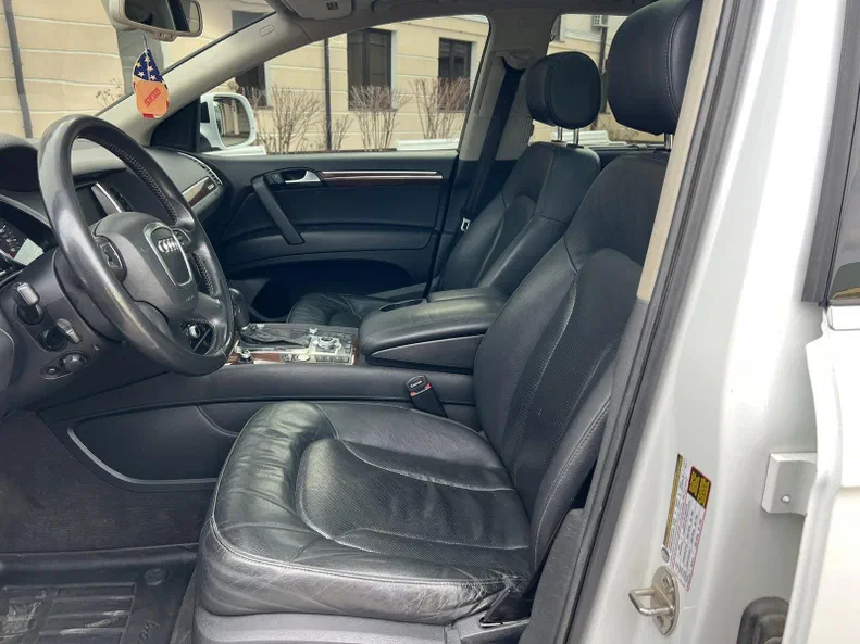 Audi Q7 2010 - 8