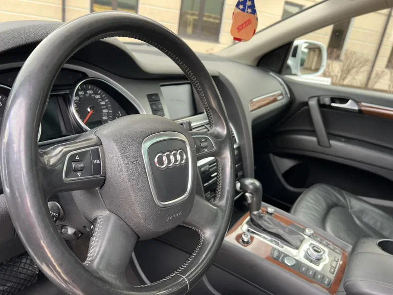 Audi Q7 2010 - 9