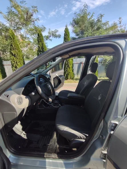 Renault Logan 2011 - 10