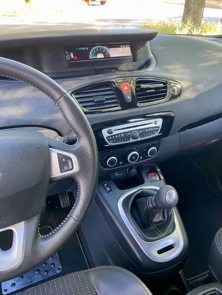 Renault Scenic 2011 - 12