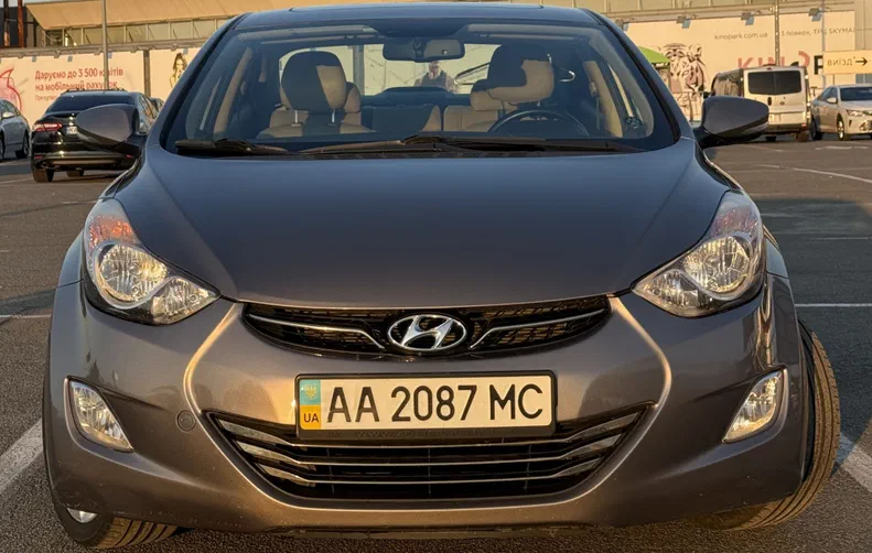 Hyundai Elantra 2012