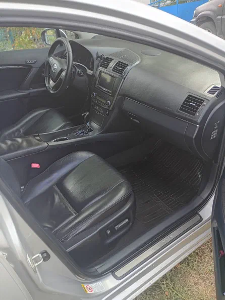 Toyota Avensis 2011 - 8