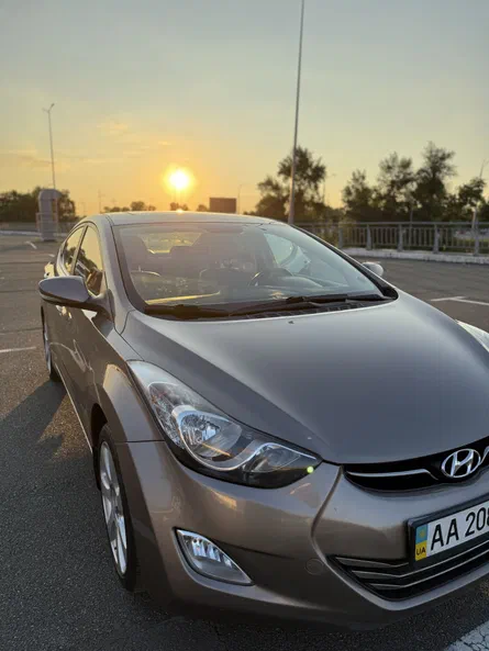 Hyundai Elantra 2012
