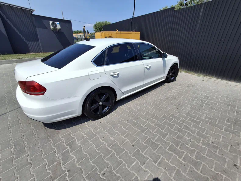 Volkswagen Passat 2012 - 11