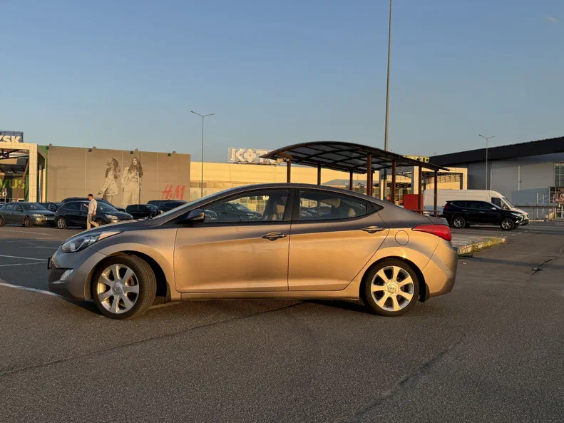 Hyundai Elantra 2012 - 10
