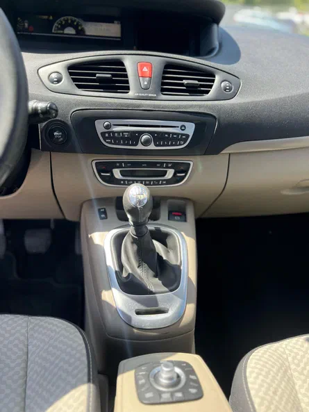 Renault Scenic 2011 - 12