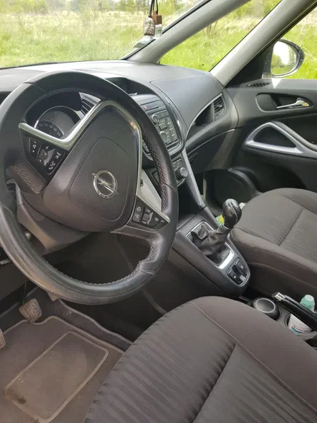 Opel Zafira 2015