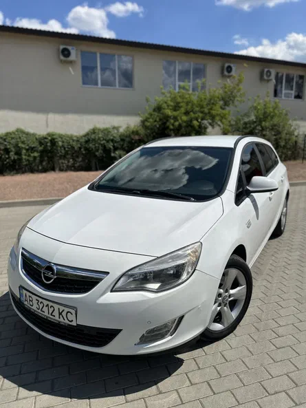 Opel Astra 2011