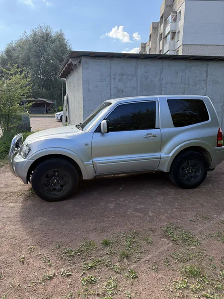 Mitsubishi Pajero 2004
