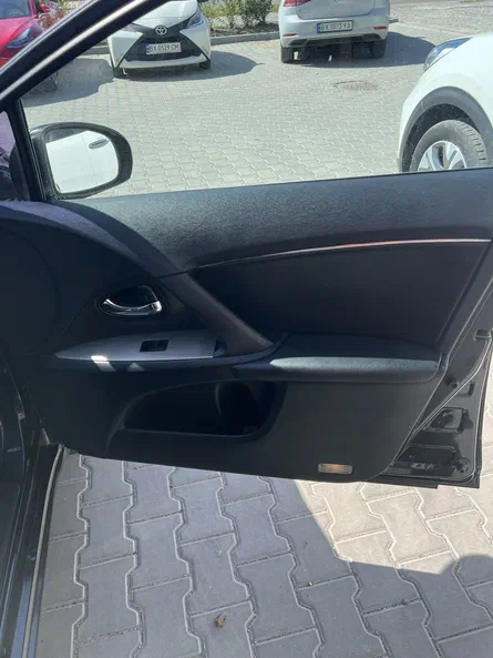 Toyota Avensis 2011 - 11