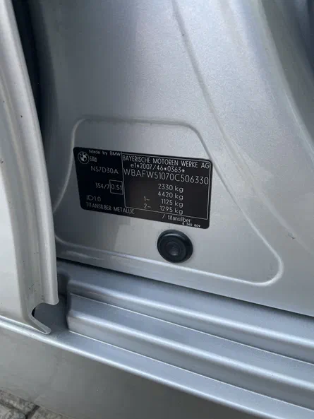 BMW 5 серія 2010 - 27