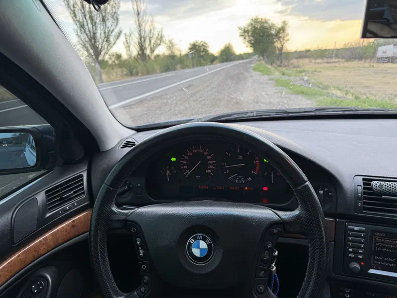 BMW 5 серія 2002 - 6
