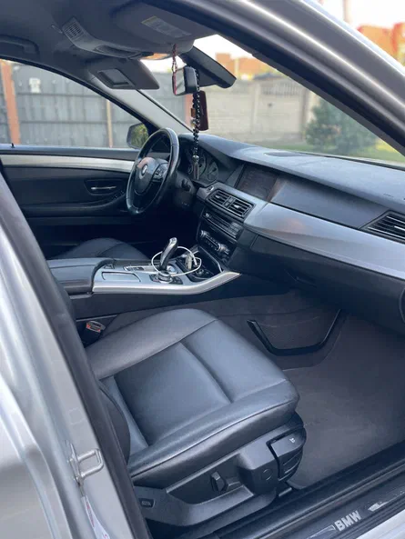 BMW 5 серія 2010 - 8