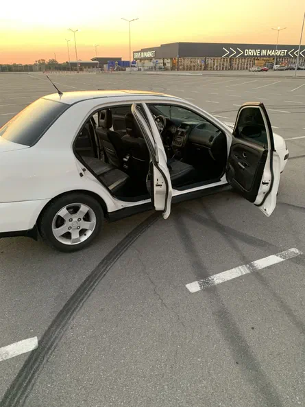 Mitsubishi Carisma 2002