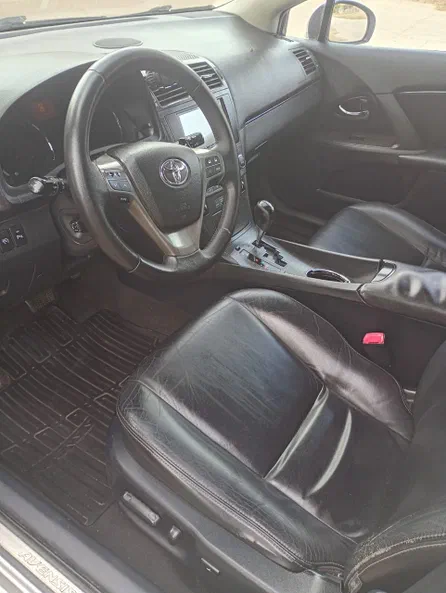 Toyota Avensis 2011