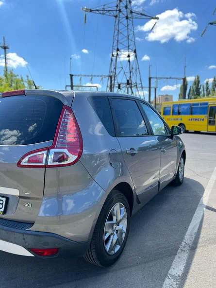Renault Scenic 2011 - 18
