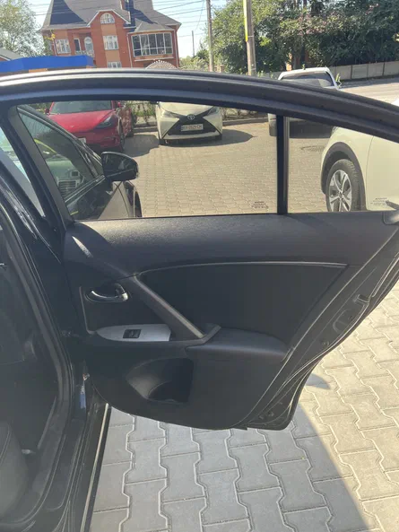 Toyota Avensis 2011 - 14