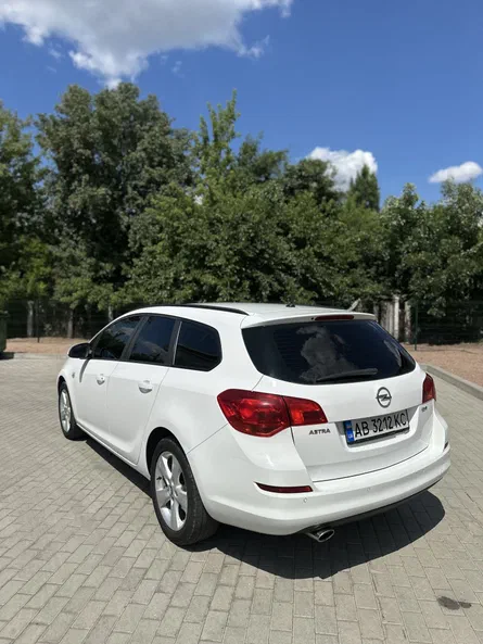 Opel Astra 2011