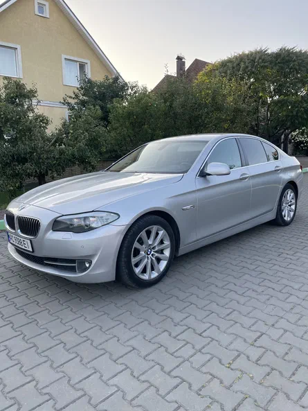 BMW 5 серія 2010 - 19