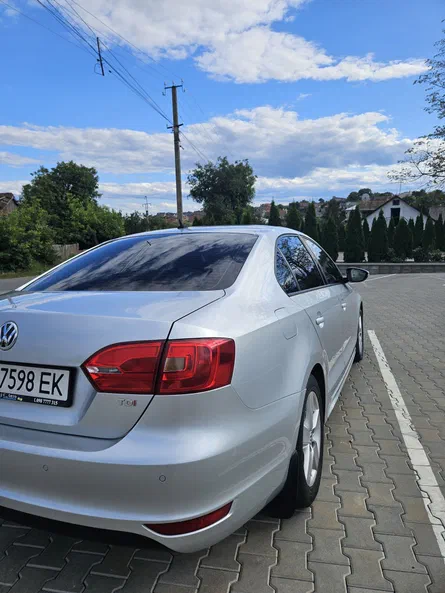 Volkswagen Jetta 2011 - 5