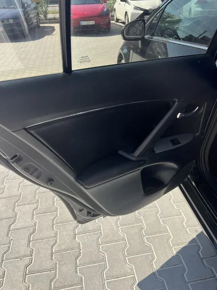 Toyota Avensis 2011 - 10