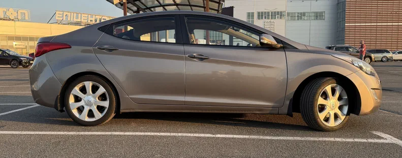 Hyundai Elantra 2012