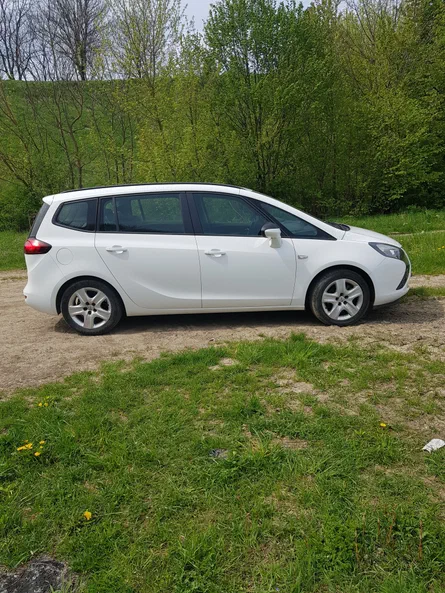 Opel Zafira 2015