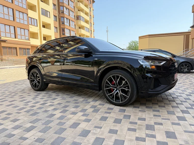 Audi Q8 2019 - 6