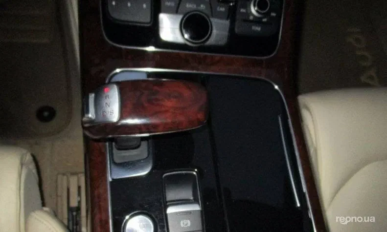 Audi A8 2010 - 0