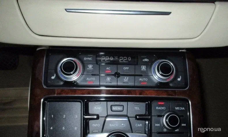 Audi A8 2010 - 1