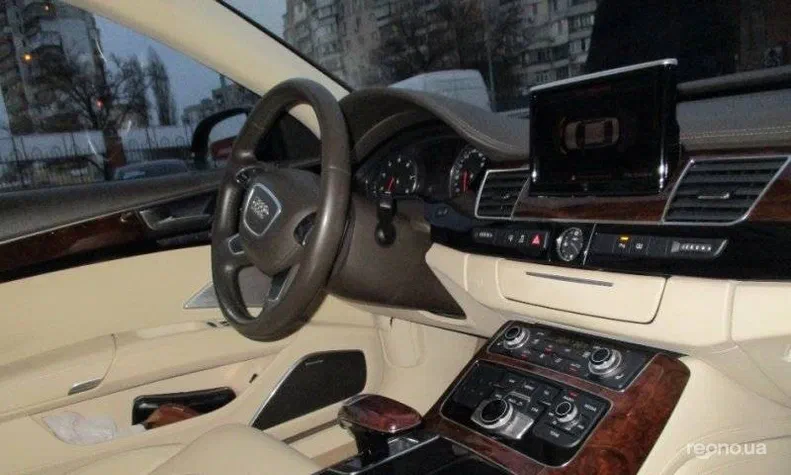 Audi A8 2010 - 5