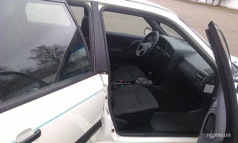 Volkswagen Passat 1985 - 10