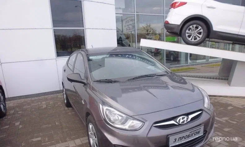 Hyundai Accent 2011 - 4