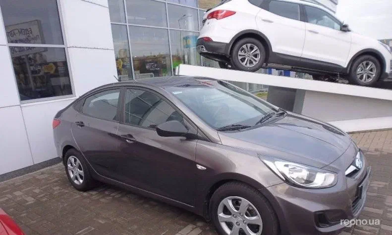 Hyundai Accent 2011 - 3