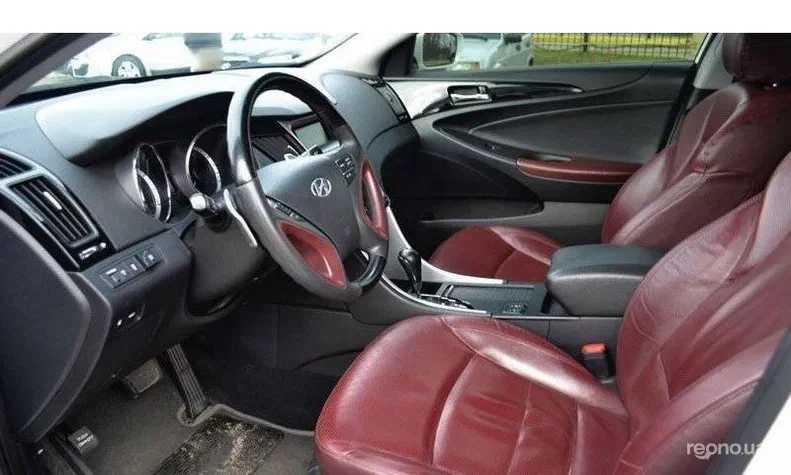 Hyundai Sonata 2011 - 3
