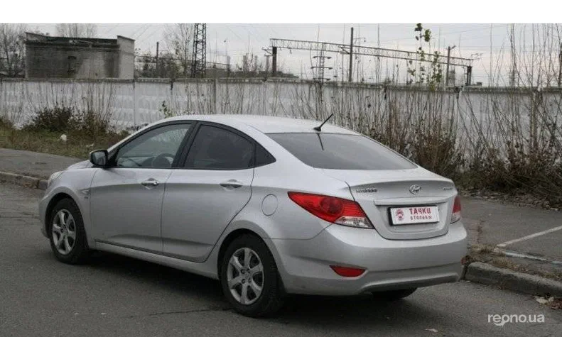 Hyundai Accent 2011 - 11