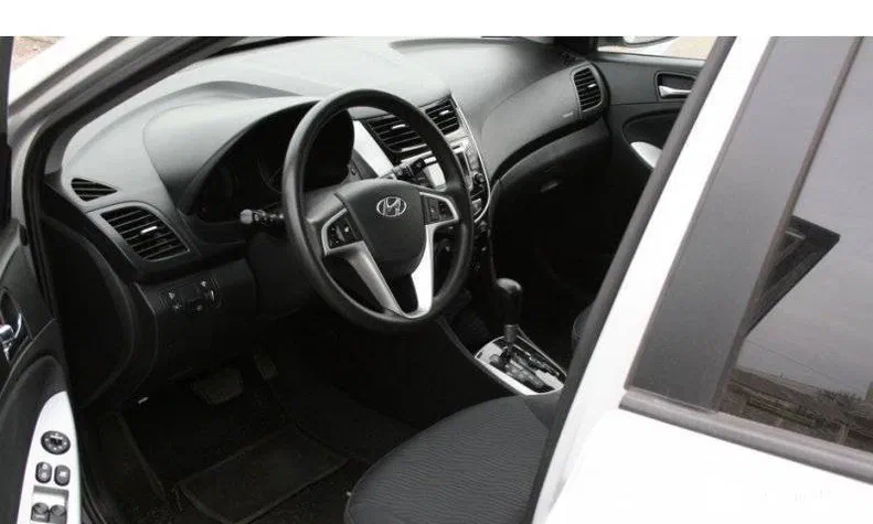 Hyundai Accent 2011 - 10