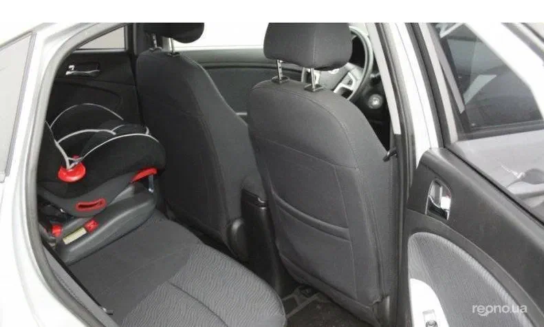 Hyundai Accent 2011 - 8