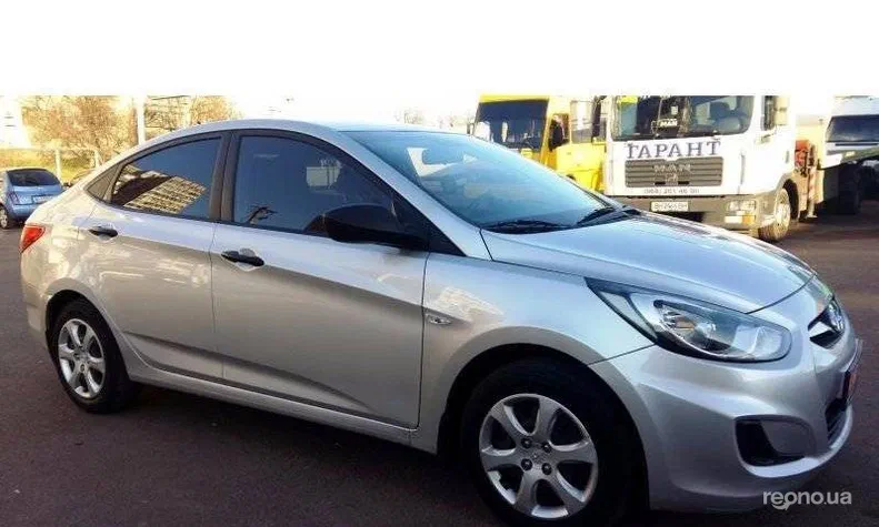 Hyundai Accent 2012 - 1