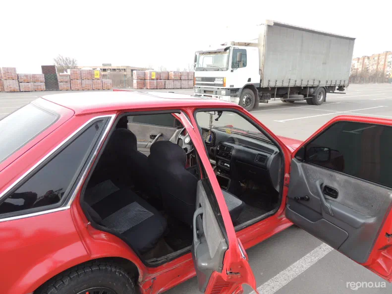 Ford Escort 1988 - 11