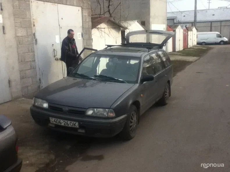 Nissan Primera 1992