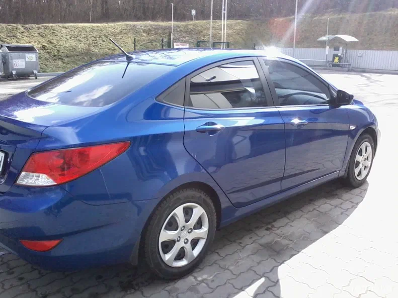 Hyundai Accent 2012 - 10