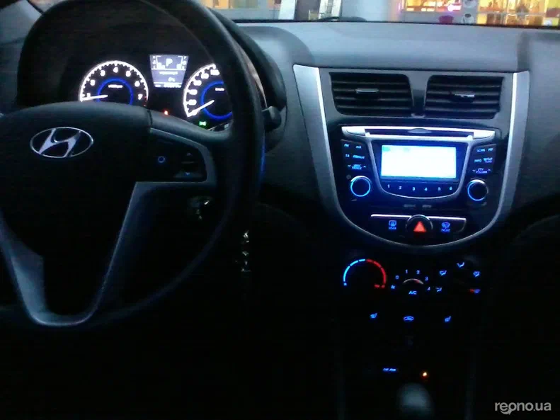 Hyundai Accent 2012