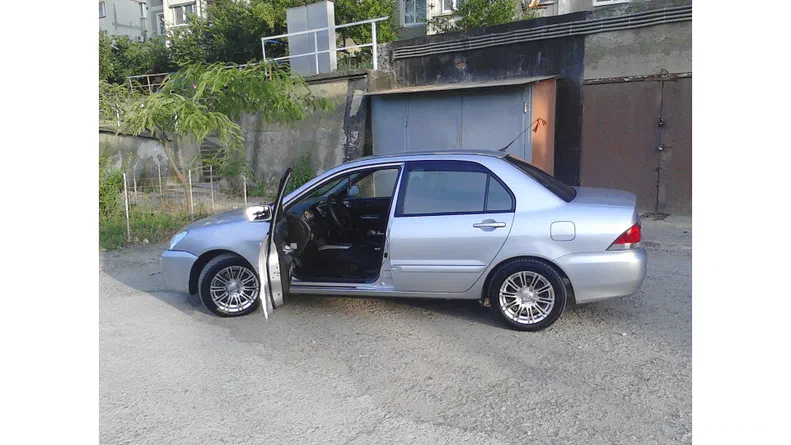 Mitsubishi Lancer 2005